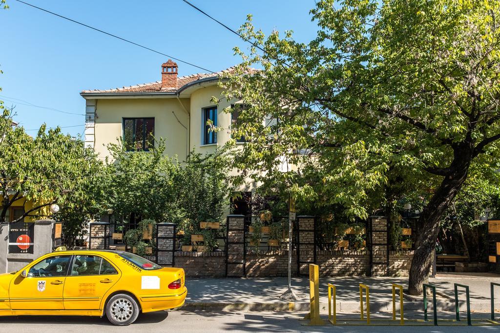 Destil Hostel Tirana Exterior photo