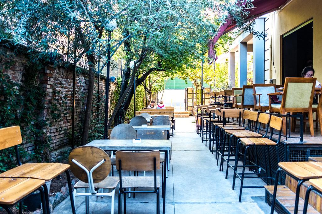 Destil Hostel Tirana Exterior photo