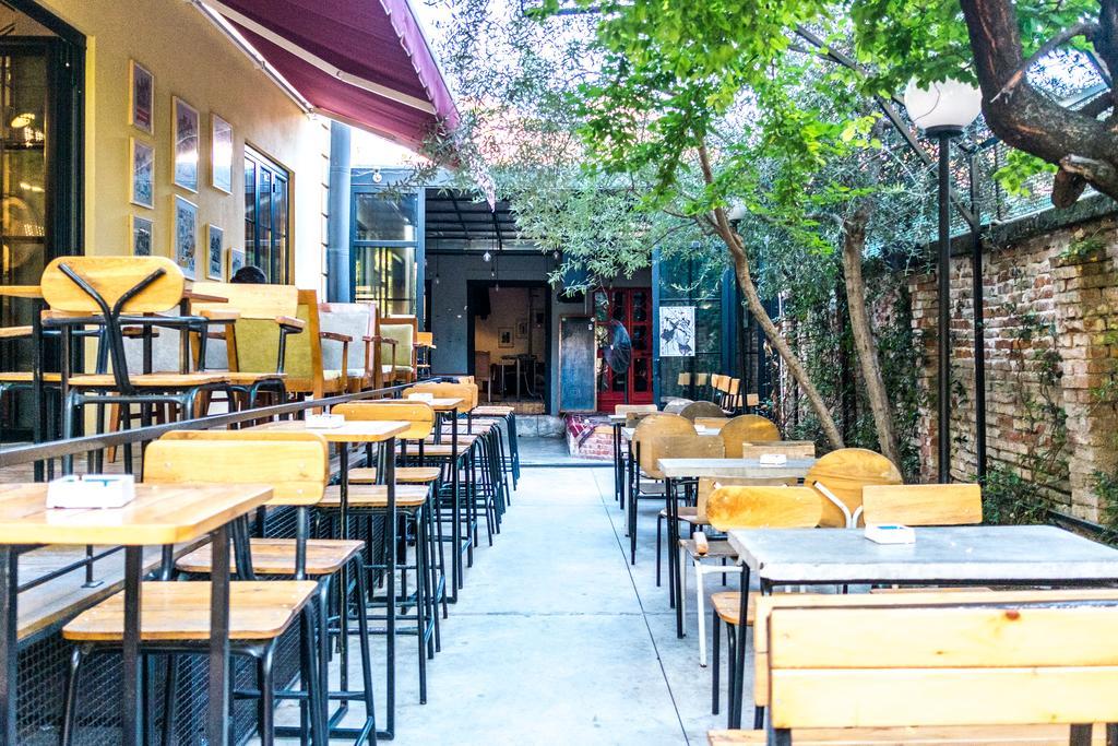 Destil Hostel Tirana Exterior photo