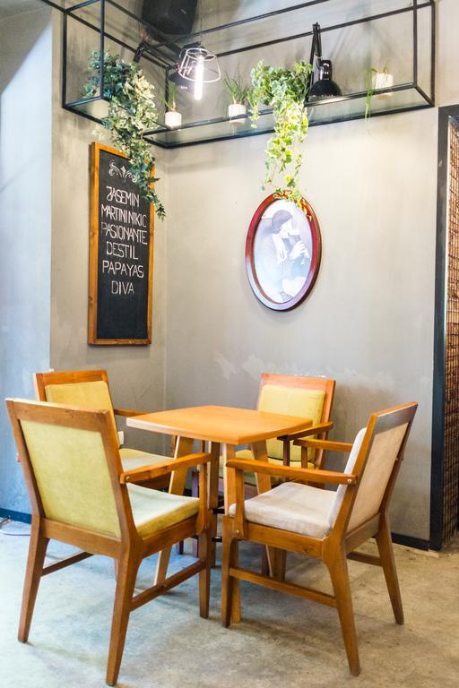 Destil Hostel Tirana Exterior photo
