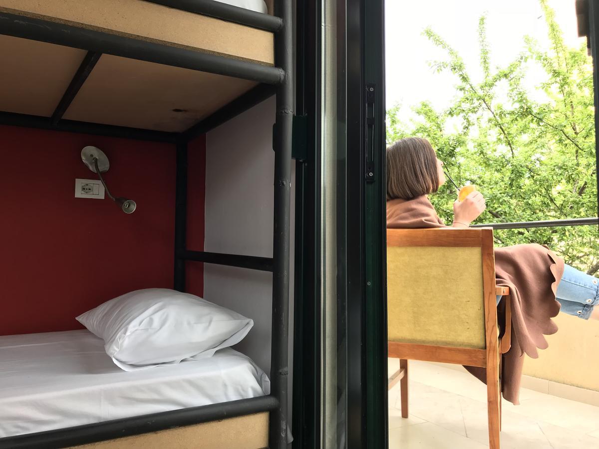 Destil Hostel Tirana Exterior photo